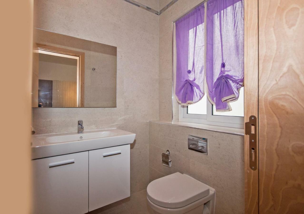 Апартаменты Crescent Court F Сент-Полс-Бей Экстерьер фото